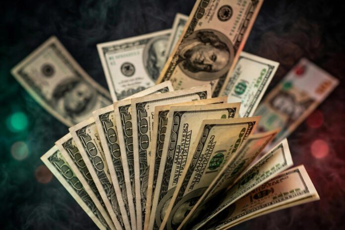 صورة توضيحية لارتفاع سعر الدولار أمام الجنيه المصري في البنوك يوم الأحد 11 أكتوبر 2026